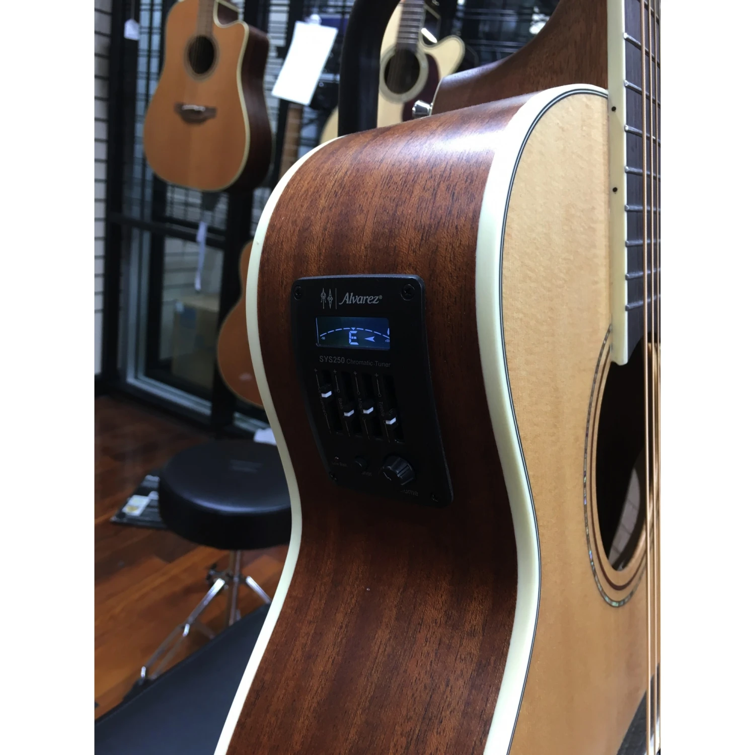 Alvarez LJ2E Little Jumbo Acoustic Electric Guitar With Deluxe Gig Bag 11 Alvarez LJ2E Little Jumbo Acoustic Electric Guitar With Deluxe Gig Bag - Image 9