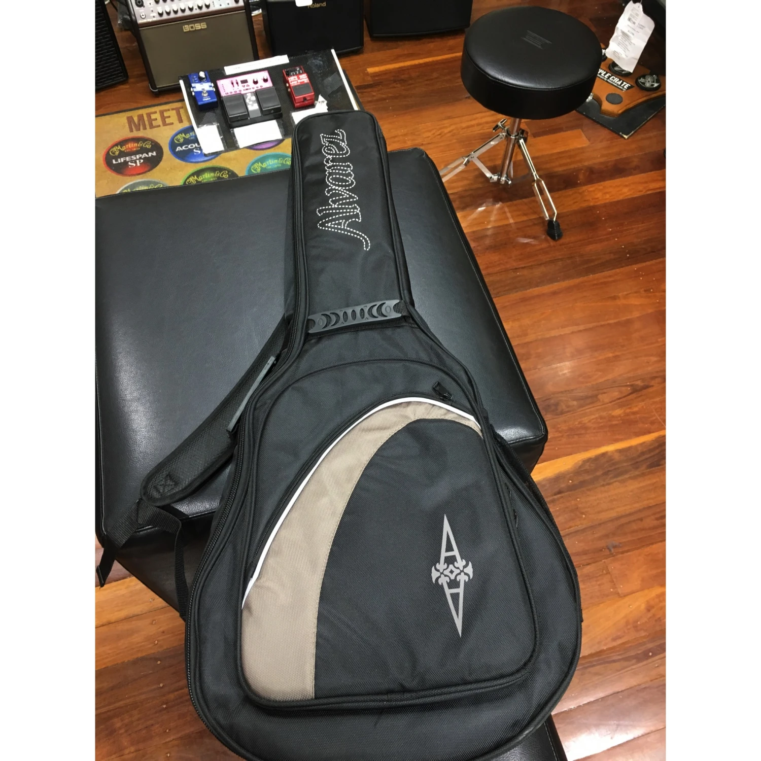 Alvarez LJ2E Little Jumbo Acoustic Electric Guitar With Deluxe Gig Bag 16 Alvarez LJ2E Little Jumbo Acoustic Electric Guitar With Deluxe Gig Bag - Image 14